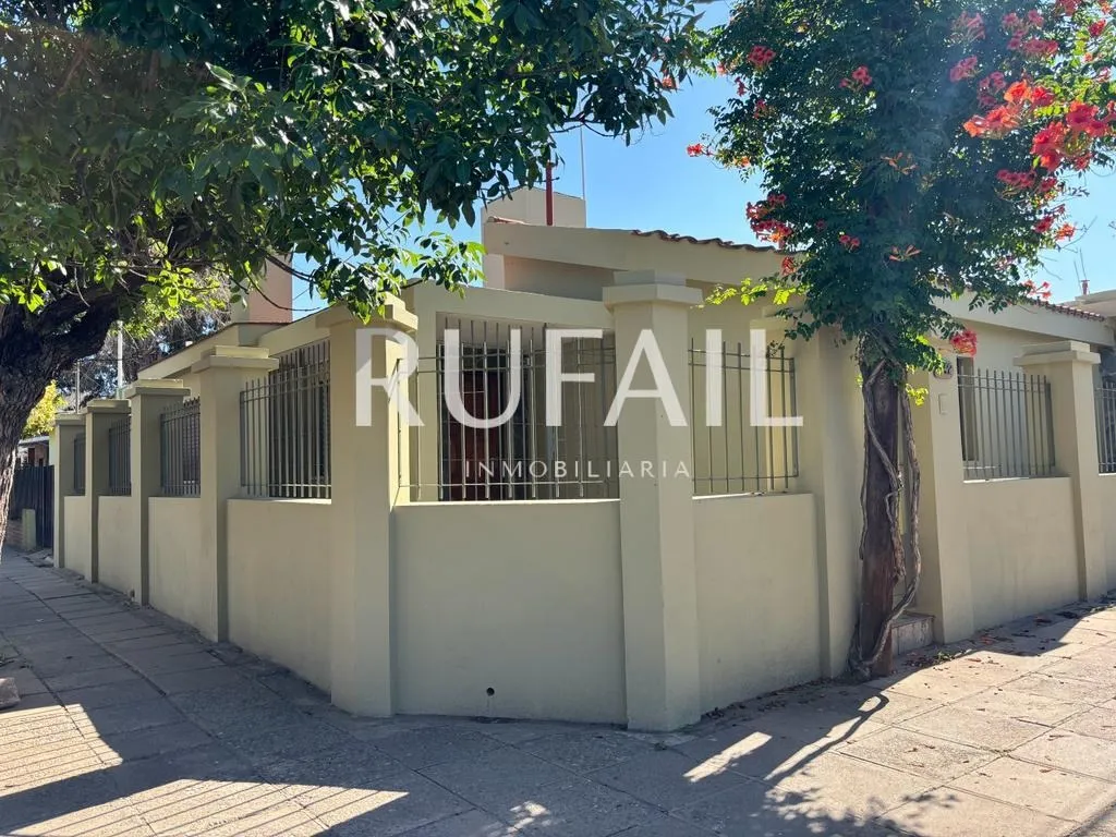 B° ARTIGAS . MINUZZI N 200 . 3 DORM . GARAGE . JARDIN CON ASADOR . LUMINOSO