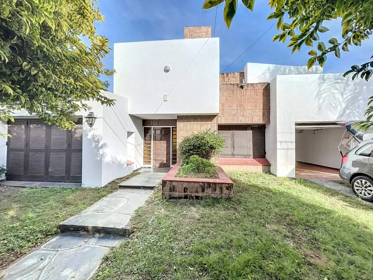 APTO BANCOR! IMPORTANTE CASA DE 300 M2 CUB CON PILETA ZONA DINO