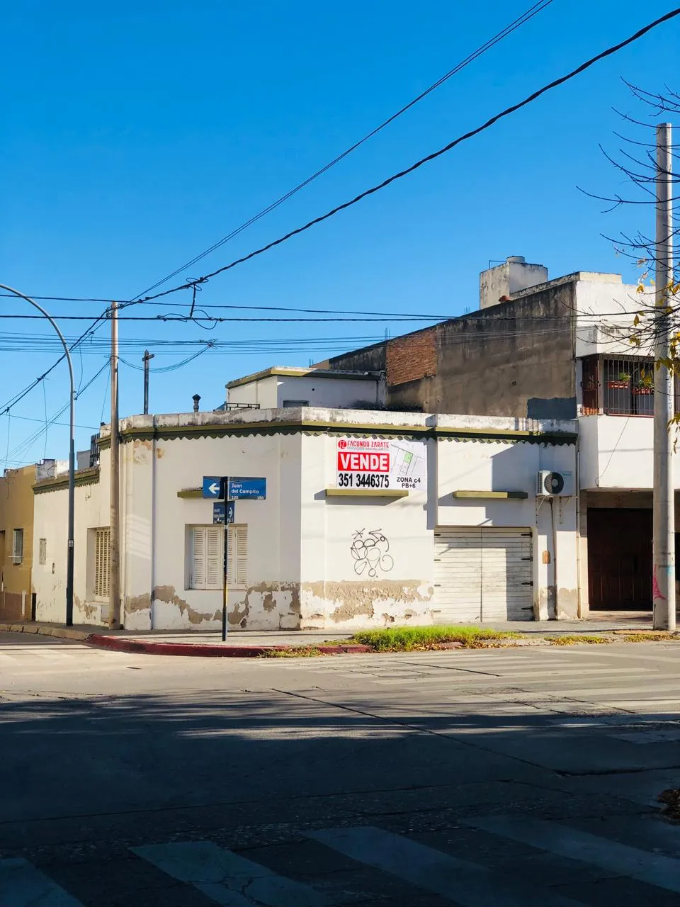 Casa esq. Excelente Ubicación-Ideal Inversor