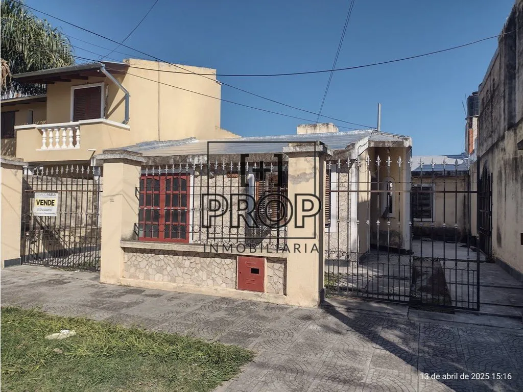 VENDO HERMOSA CASA DE 3 DORMITORIOS -  AMEGHINO SUR - OPORTUNIDAD !