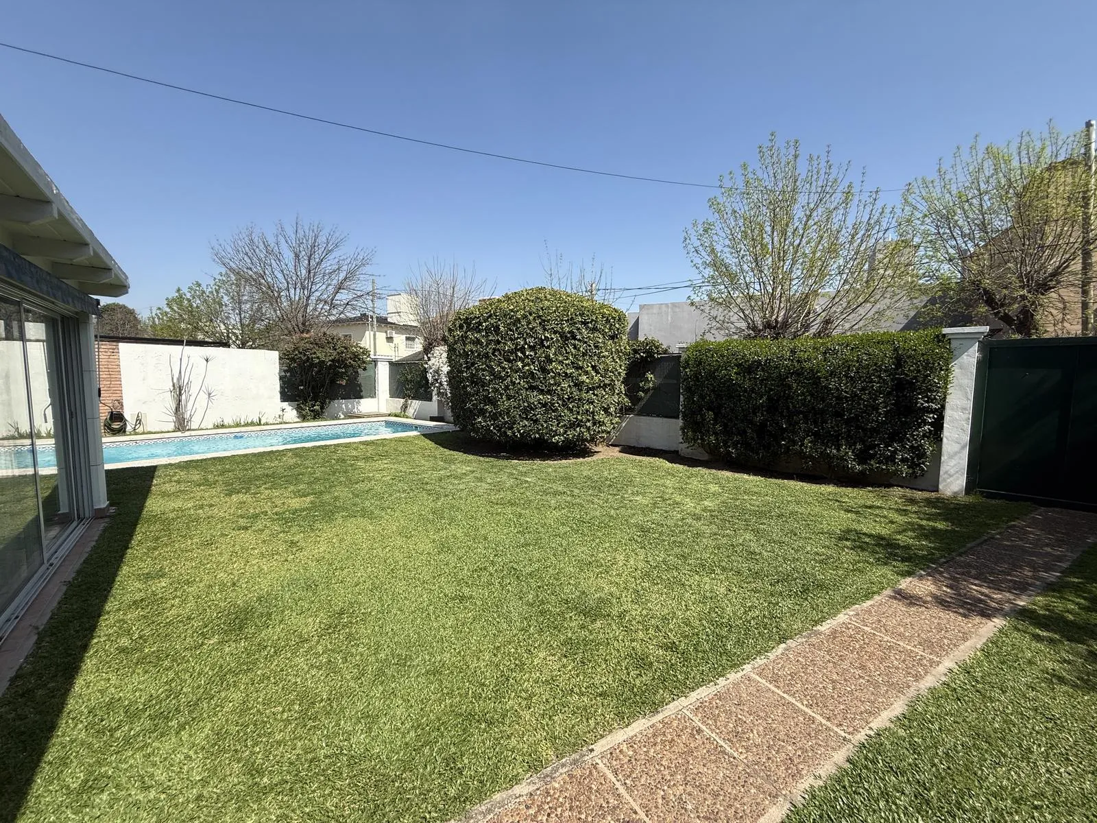VENTA IMPORTANTE CASA TEJAS 1, 3 DORM DOBLE COCHERA