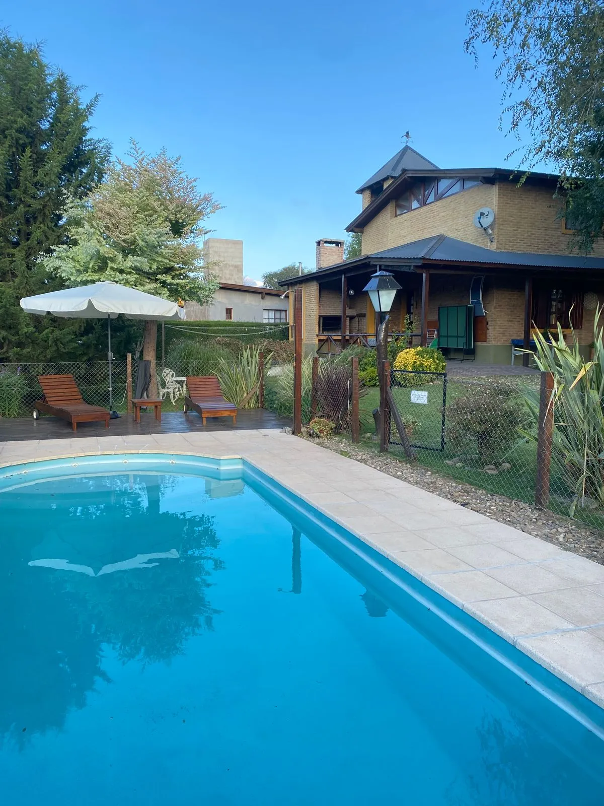 Oportunidad increíble!! 2 casas amplias, luminosas, con pileta, escritura