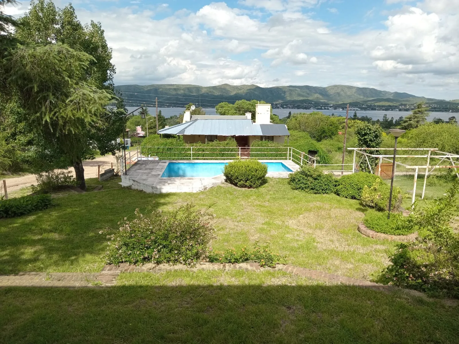 HERMOSA PROPIEDAD EN VENTA BARRIO LAGO AZUL