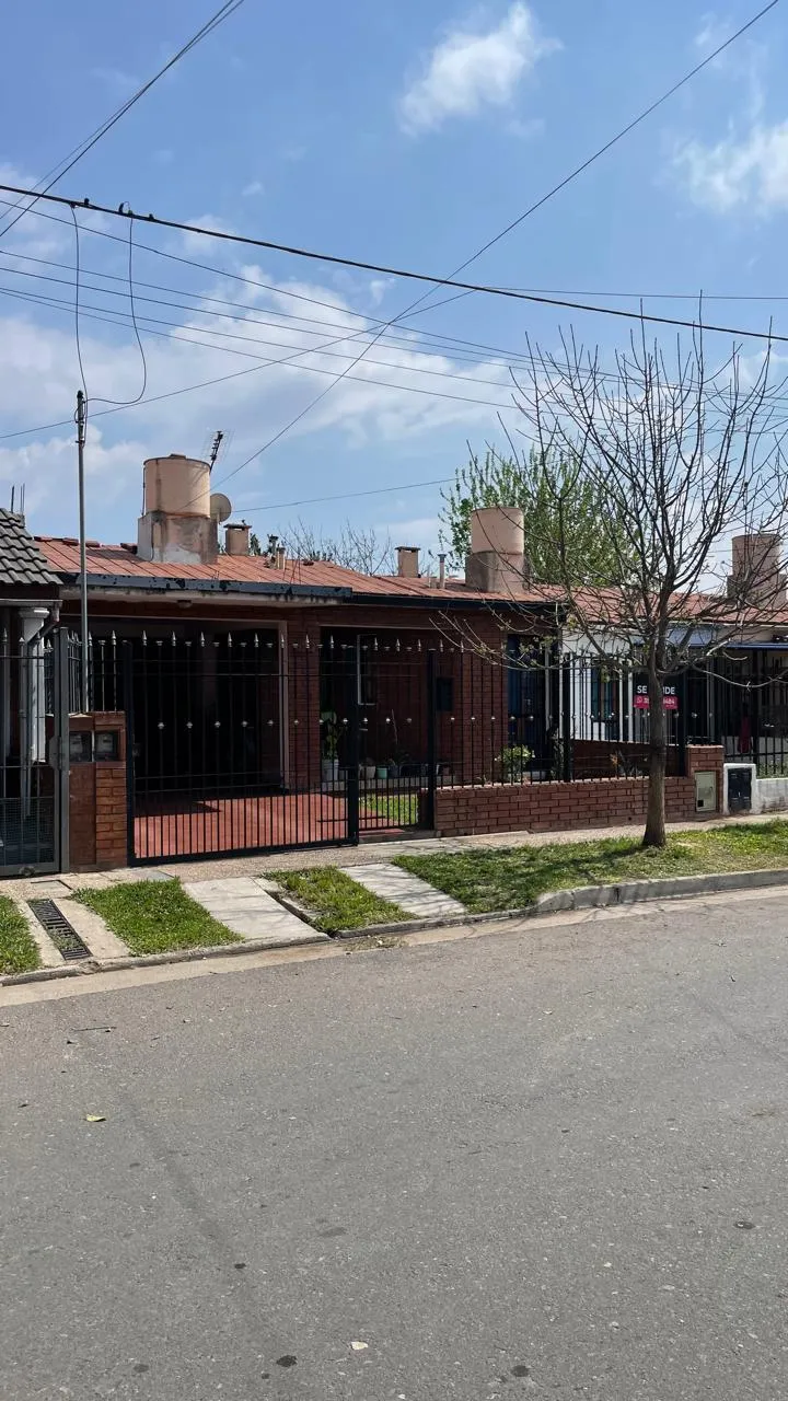 HERMOSA CASA EN VENTA EN ALTOS DE V. SARSFIELD!!