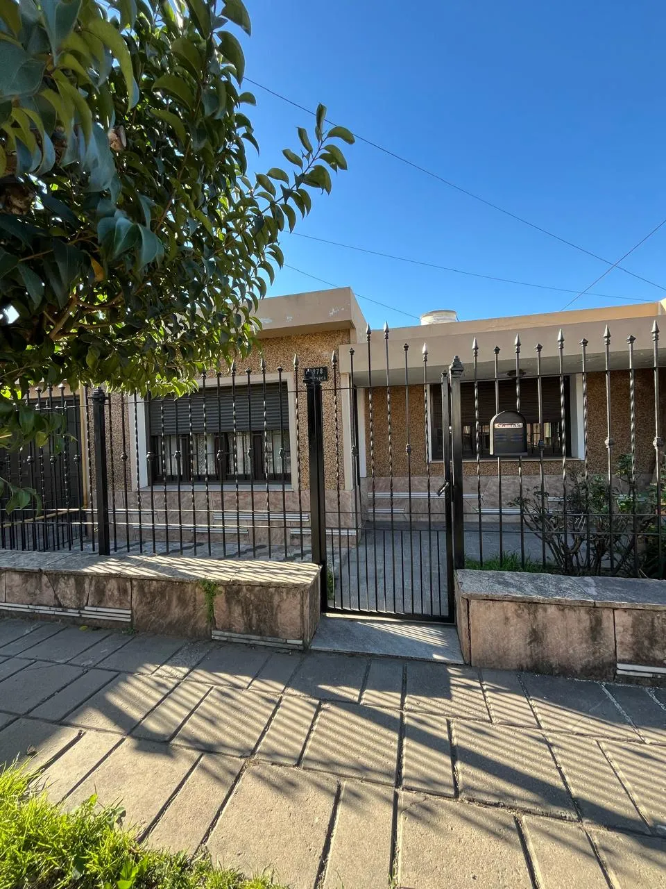 Oportunidad!! Ideal Inversor! Casa + departamento Barrio Juan XXIII