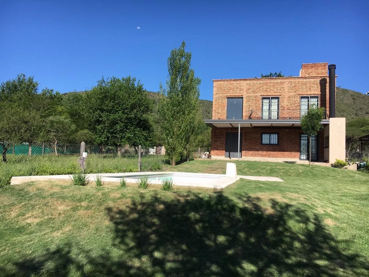 VENTA CASA 2 DOR PISCINA PARQUE VISTA A SIERRAS FINANCIA PERMUTA CALAMUCHITA