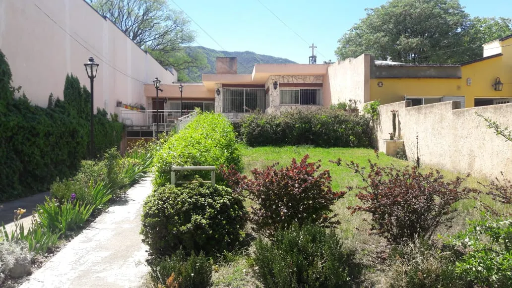 ¡ DESARROLLADORES: ATENCIÓN! Casa + Terreno: Alto Potencial Comercial - CENTRICO