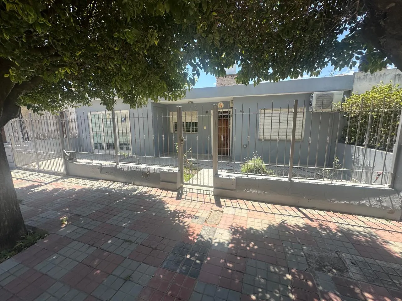 Se Vende Casa 2 Dorm. Patio Amplio Barrio  San Lorenzo