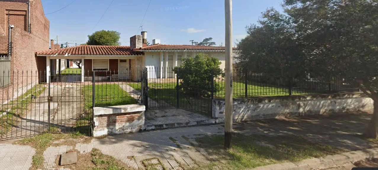 CERRO PARA RECICLAR CASA CON SALIDA A DOS CALLES. ¡GRAN OPORTUNIDAD!