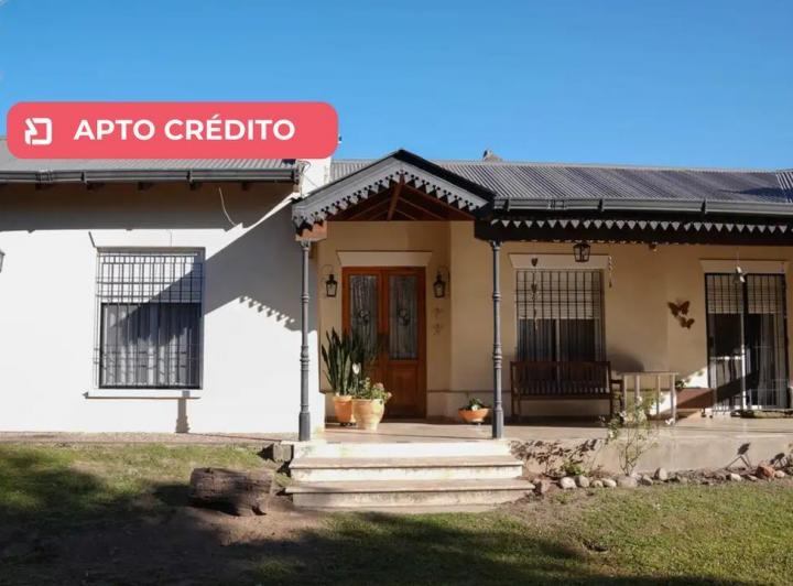 Casa · 295m² · 6 Ambientes · 2 Cocheras