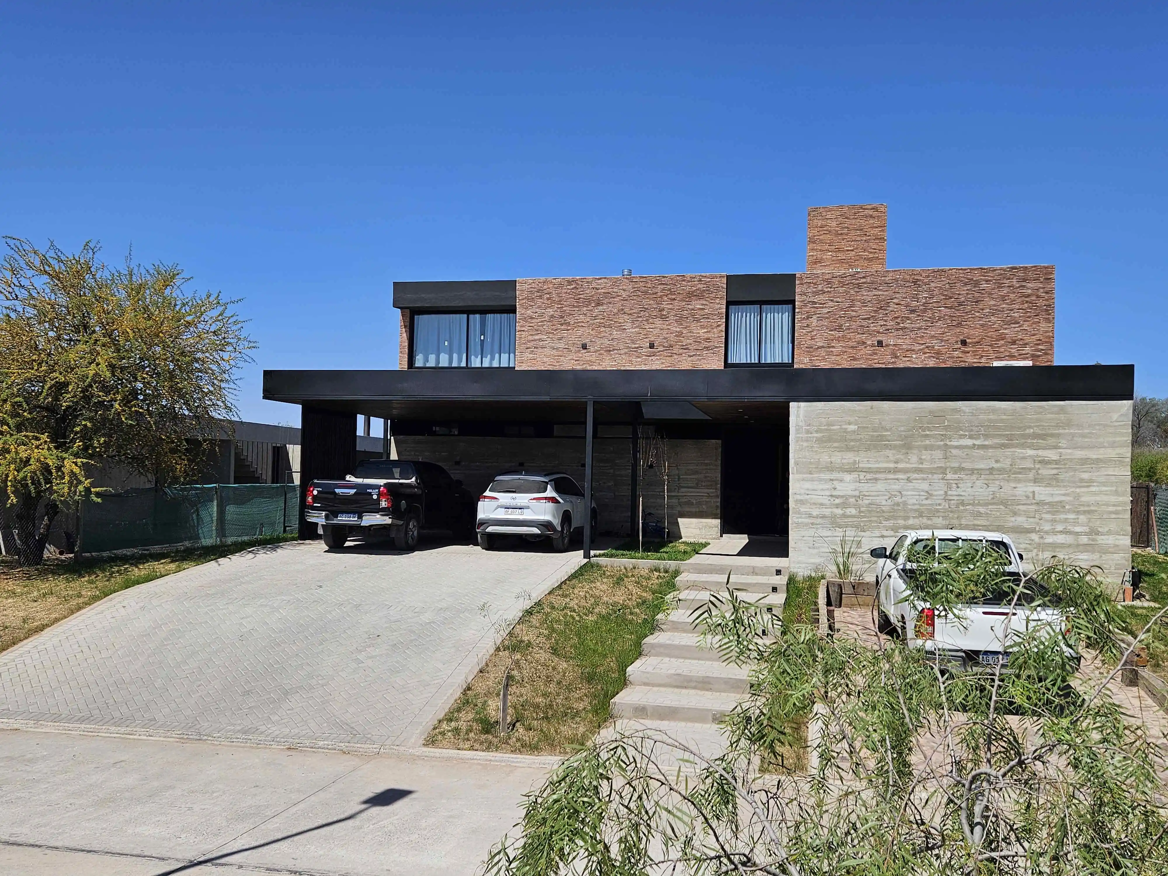 Casa en venta en Valle Escondido Barrio Piana de 4 dor y pileta. Impecable