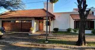 Vendo casa en Urca - calle Martiniano Leguizamon - 3 dormitorios