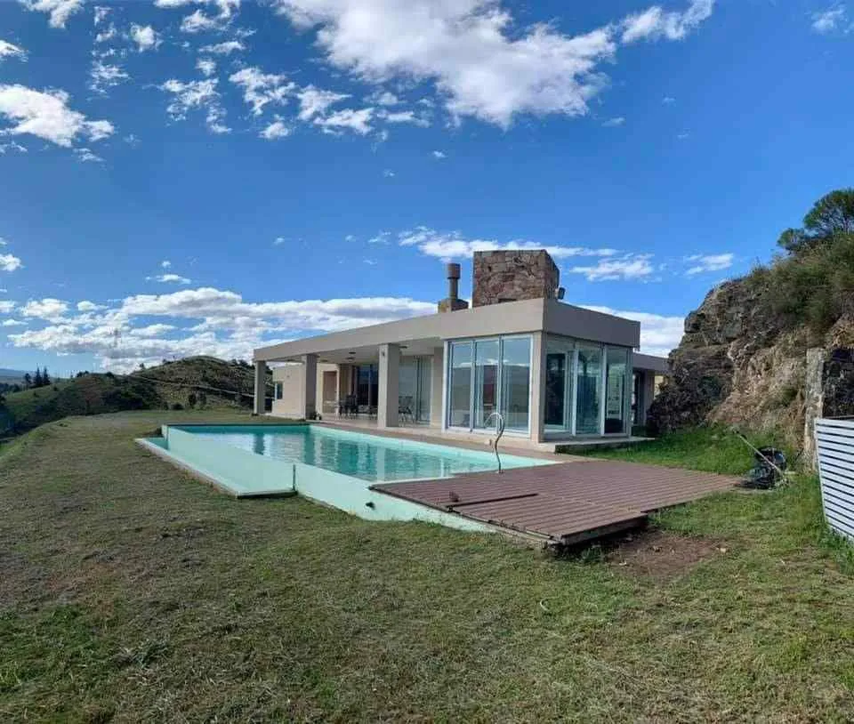 Villa Ciudad de América - 480Mts2 Cubiertos - Categoría