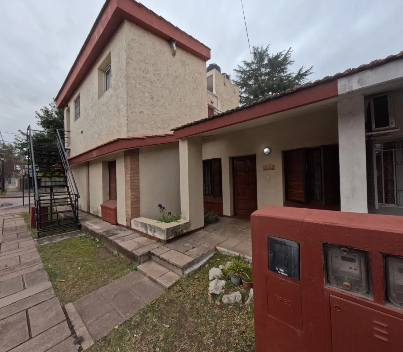 ESCUCHO OFERTA ,CASA  4 DORMITORIOS MAS DEPARTAMENTO DOS DORMITORIOS