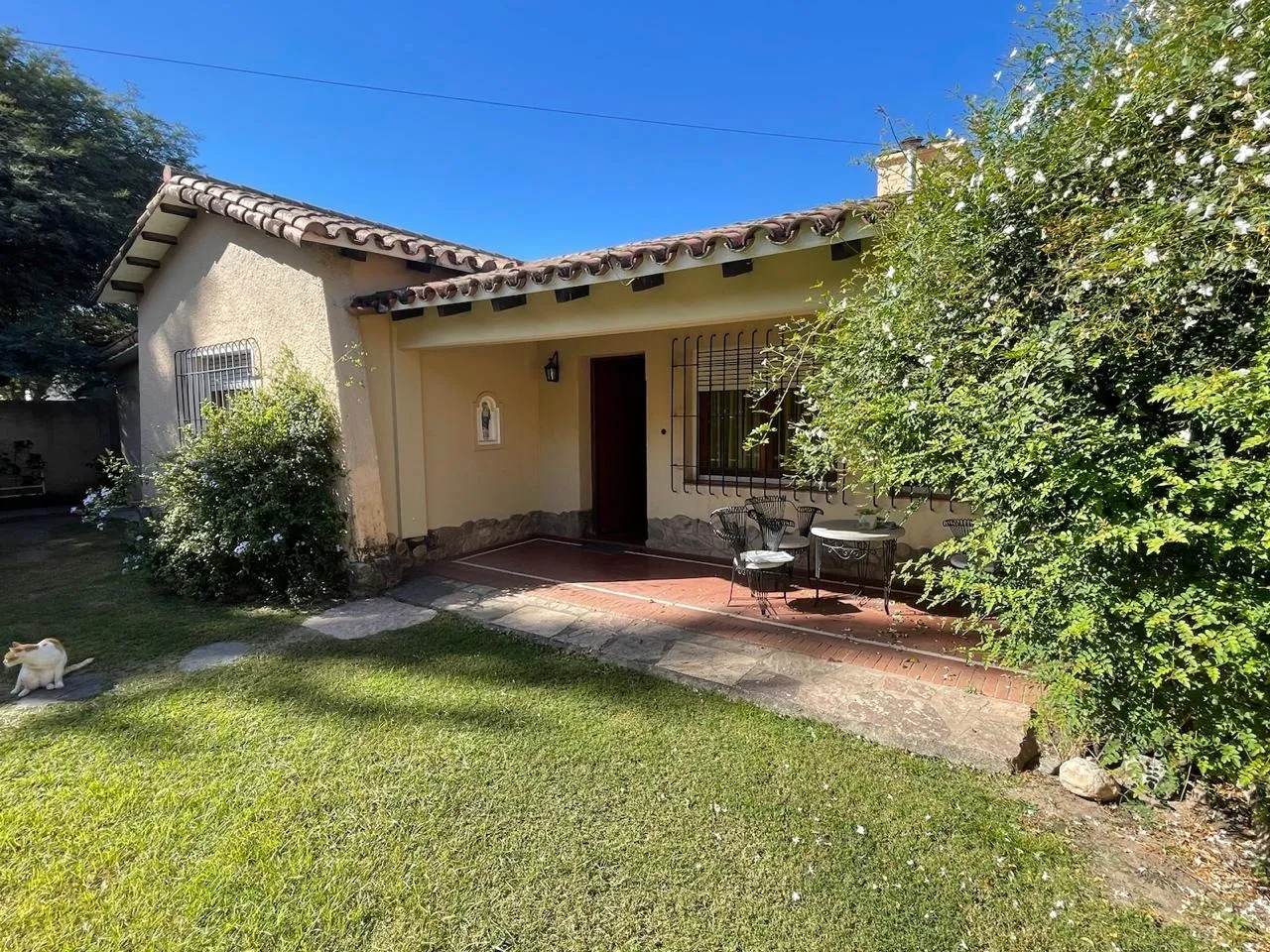 CASA EN VENTA- VILLA BELGRANO- 3 DORMITORIOS- ESCRITORIO- PILETA- 1 PLANTA