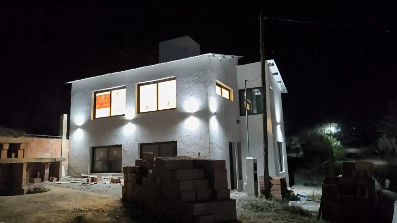 POTRERO DE GARAY, dos hermosas casas a ESTERNAR!!!