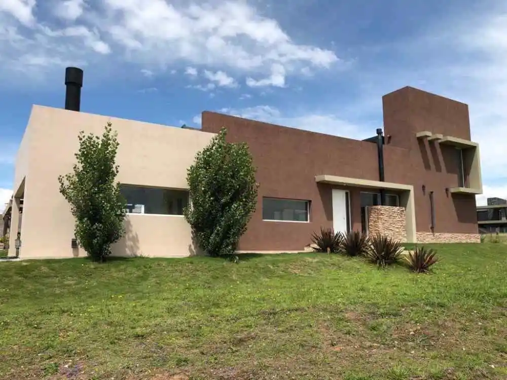 Puerto Del Águila, Club Náutico.