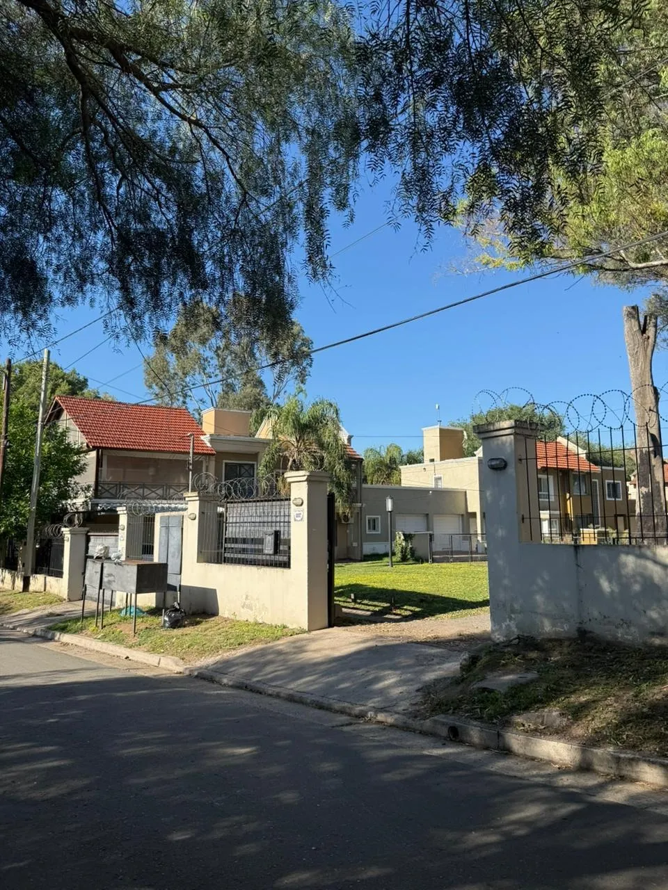 VENTA- Casa de 4 dormitorios en complejo cerrado- Housing La Calandria