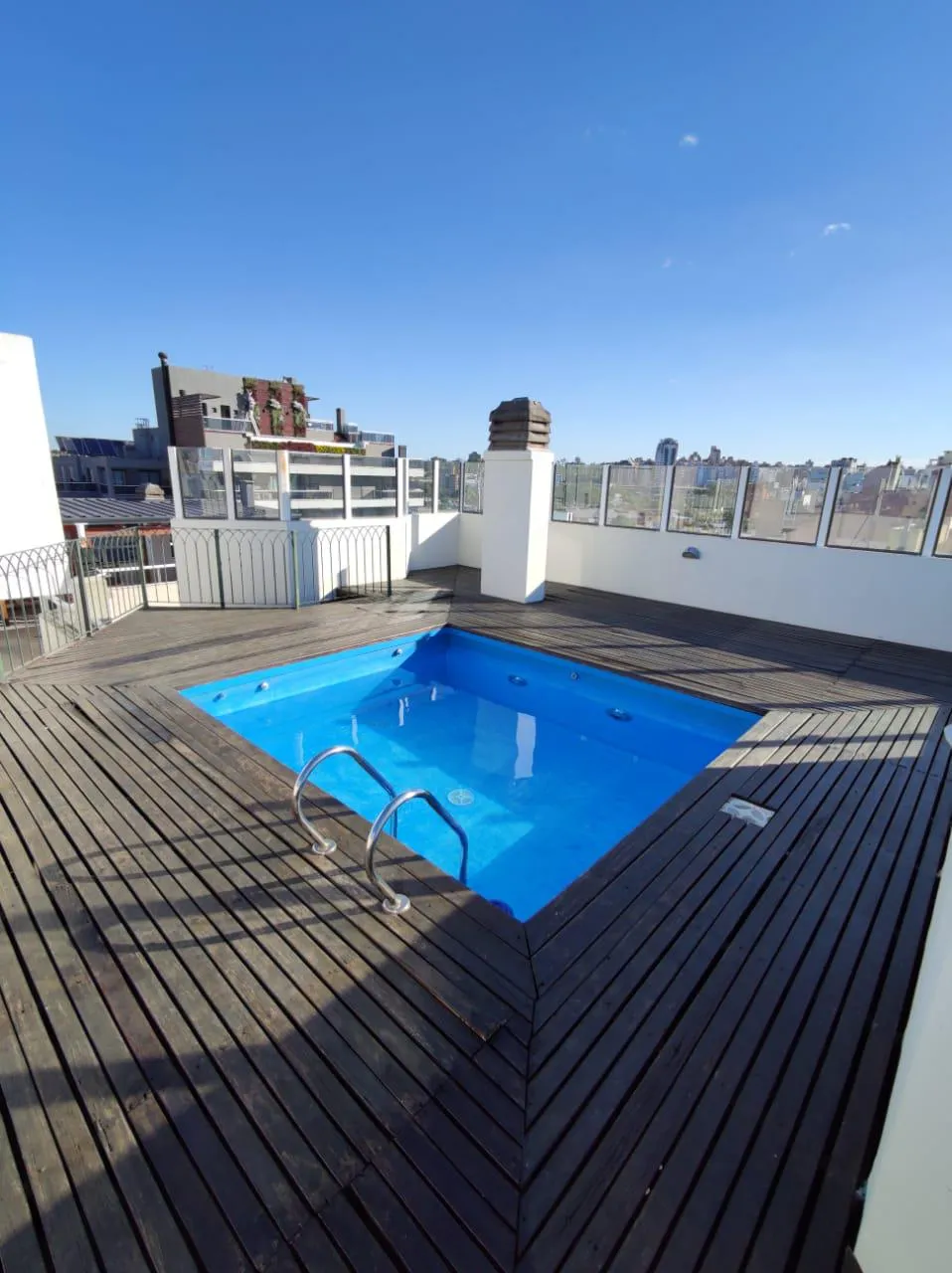 VENTA-  Departamento de un dormitorio con balcon- Edificio con quincho y pileta...