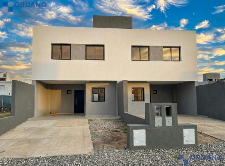 Casa · 130m² · 5 Ambientes · 2 Cocheras