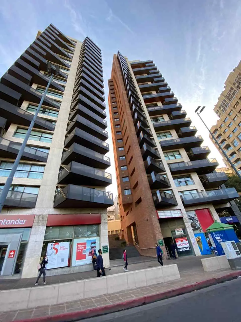 Exclusivo semipiso frente a Plaza España