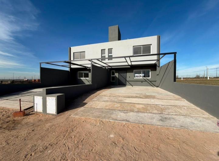 Casa · 110m² · 4 Ambientes · 2 Cocheras