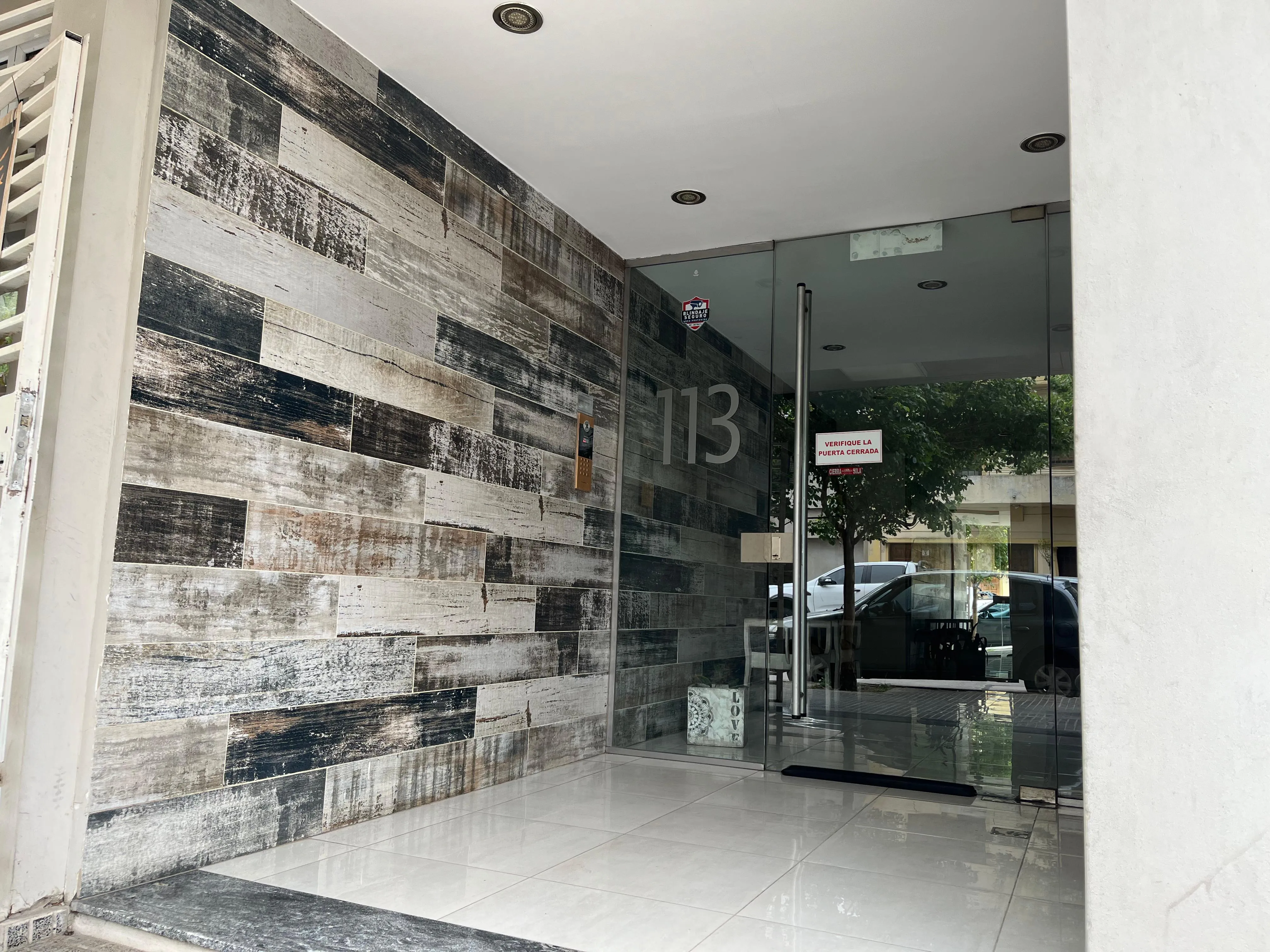 EDIFICIO SKANDAR - COFICO AMPLIO DEPARTAMENTO