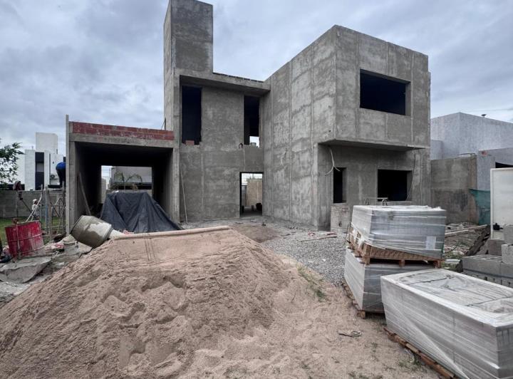 Casa · 213m² · 6 Ambientes