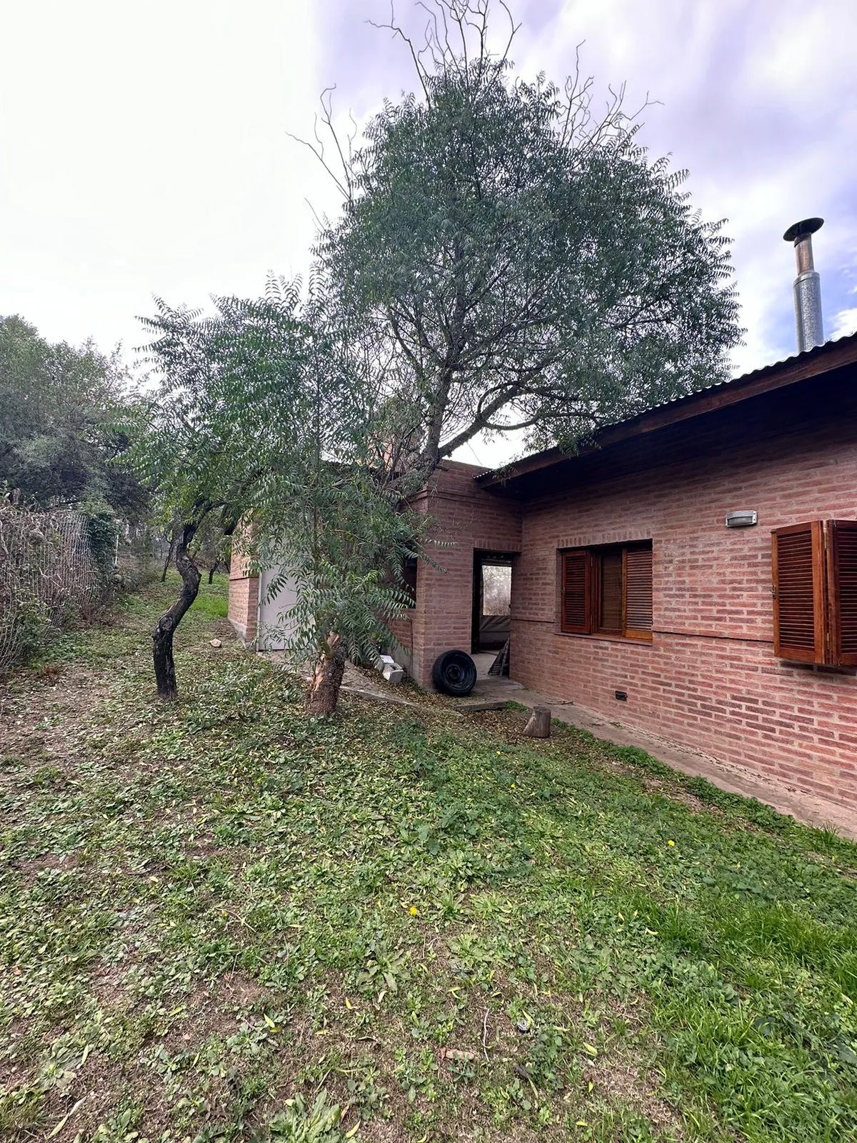VENTA CASA 2 DORM PATIO AMPLIO PILETA- LA SERRANITA