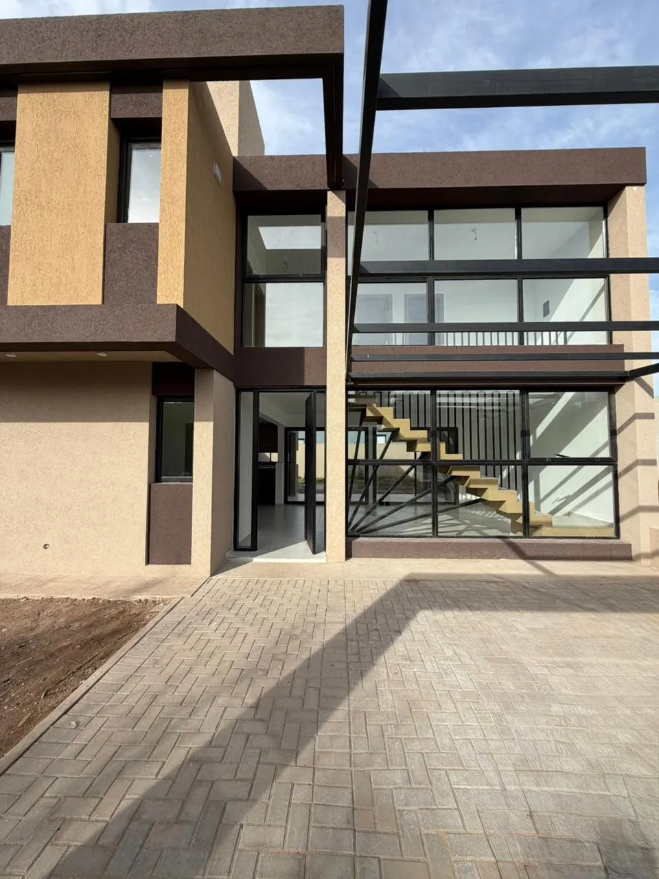 VENTA CASA DE CATEGORIA 3 DORM- DOCTA 2 ETAPA