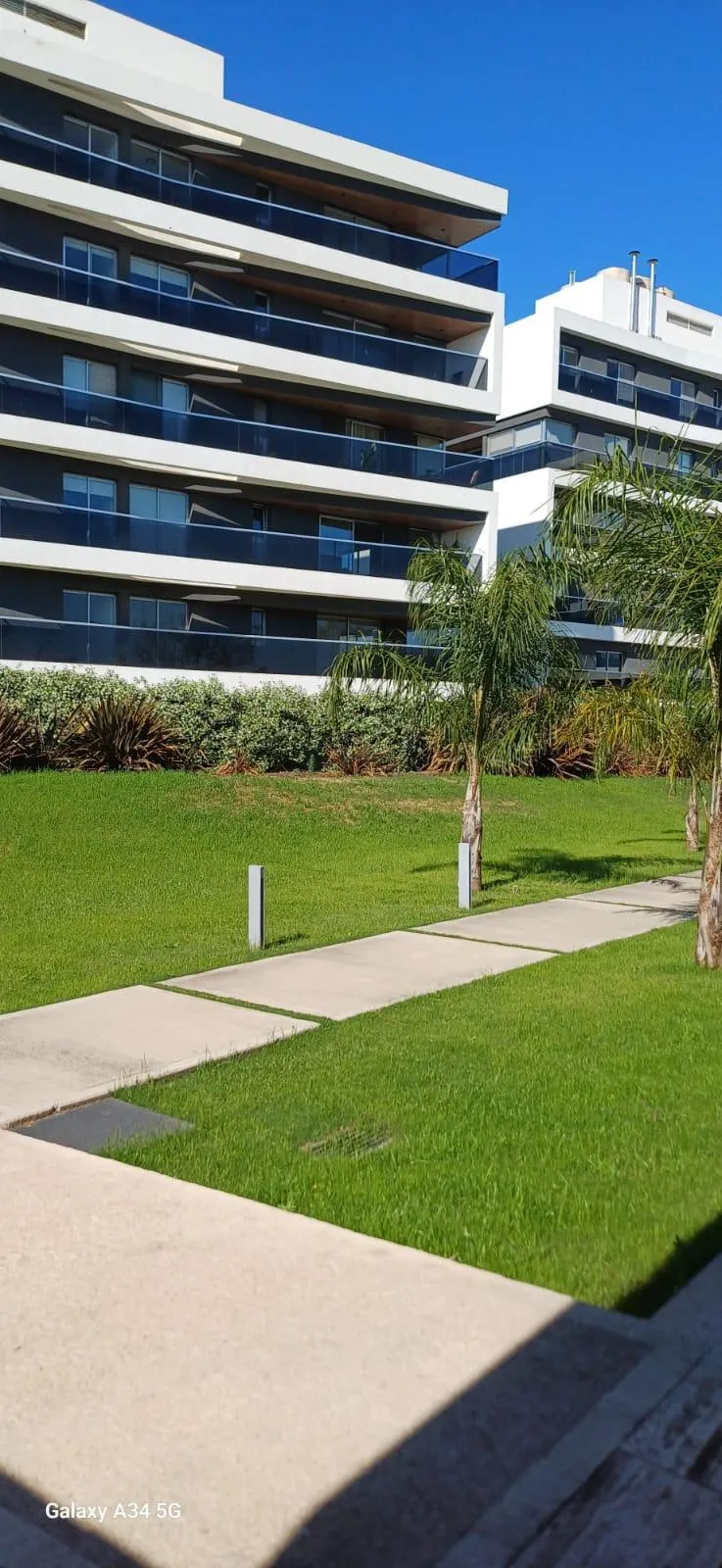 VENTA DPTO 2 DORM (1 DORM Y 1 ESCRITORIO) COMPLEJO SUMMUM COCHERA- JARDIN CLARET