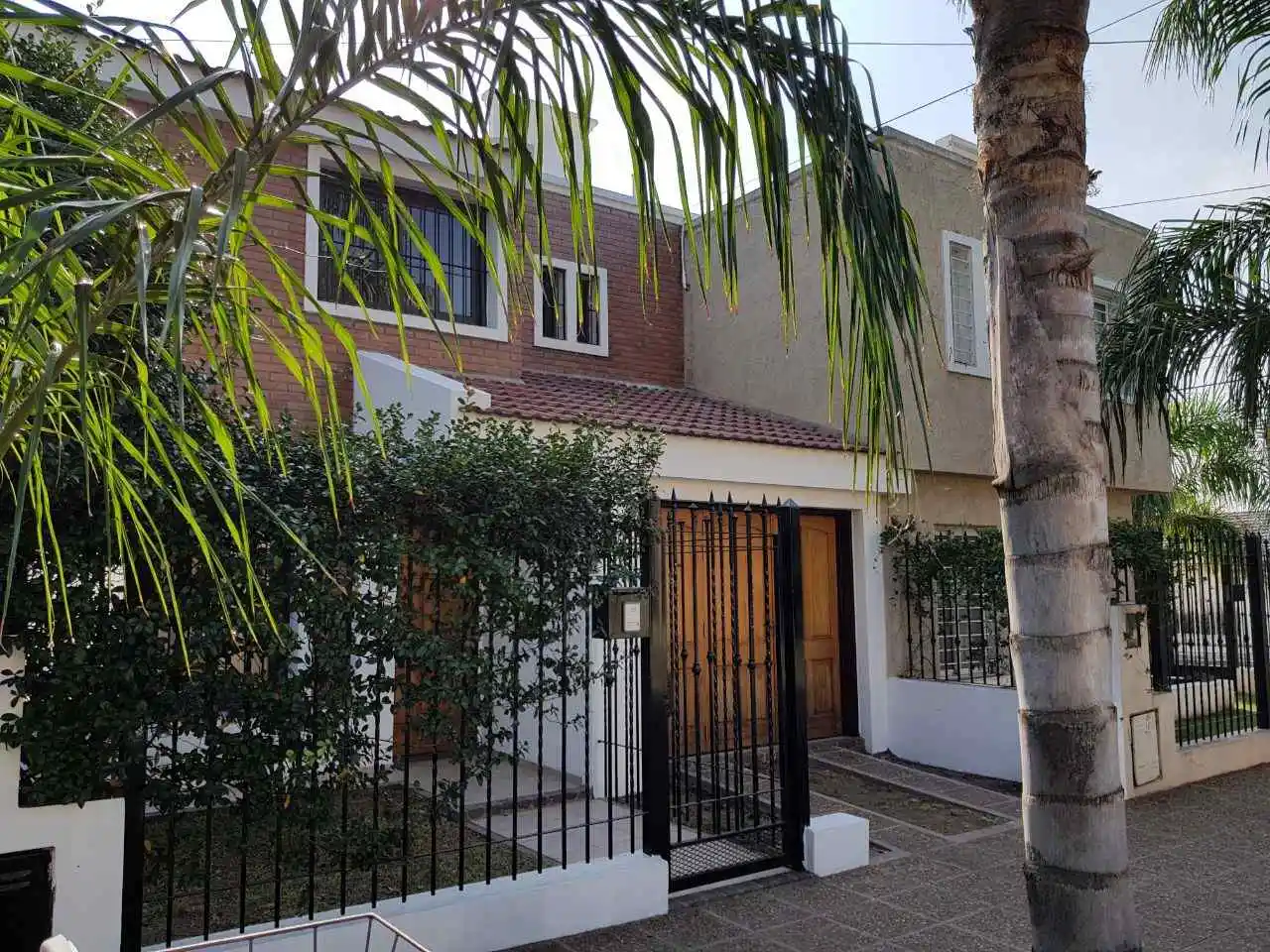DUPLEX EN VENTA  -  OPORTUNIDAD  - SAN SALVADOR   - URITORCO - 3 DORM