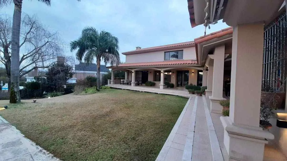Las Delicias 5 dormitorios 850 metros cubiertos lote de 2200 CASA VENTA