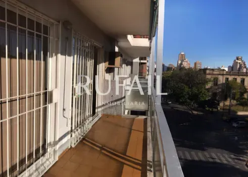 Bº ALBERDI. AVELLANEDA N 200 . ZONA PLAZA COLON . 2D Y CUARTO DE SERVICIO .