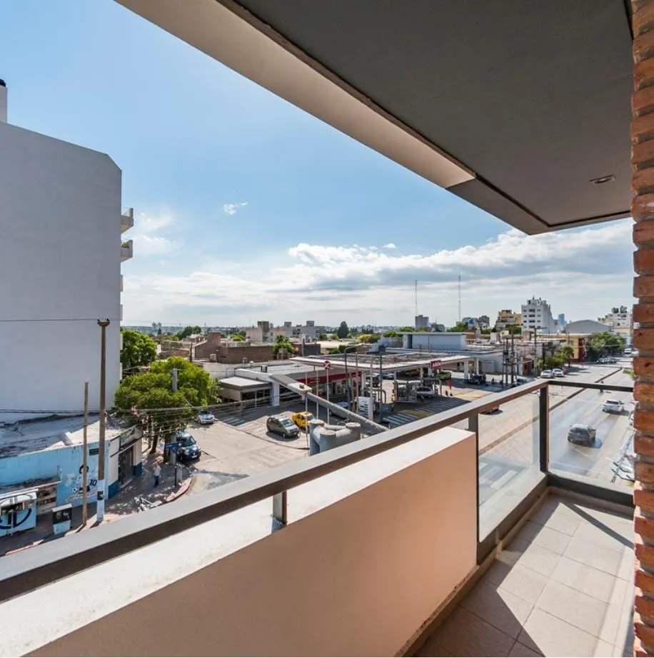 ★ZAFIRA COLÓN DEPTO ★ VENTA 2º PISO EXT C/RENTA Y BALCÓN !