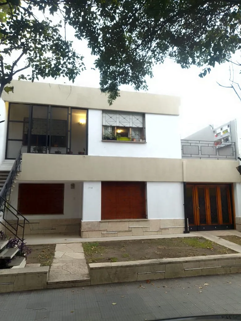 CASA TRES DORMITORIOS CON COCHERA MAS DEPARTAMENTO DE DOS DOR TODO EXCELENTE