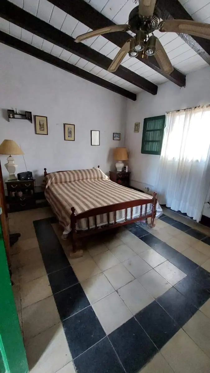 OPORTUNIDAD - TANTI - CASA 2 DORMITORIOS - 3.390 M2 TERRENO