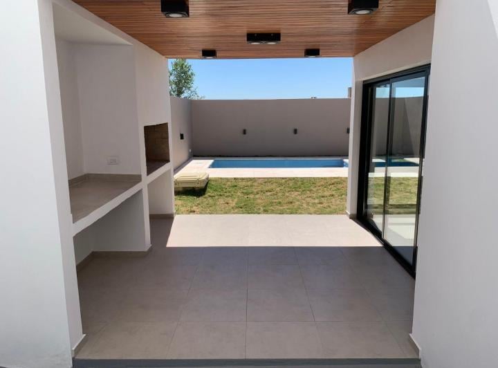 Casa · 160m² · 5 Ambientes · 2 Cocheras