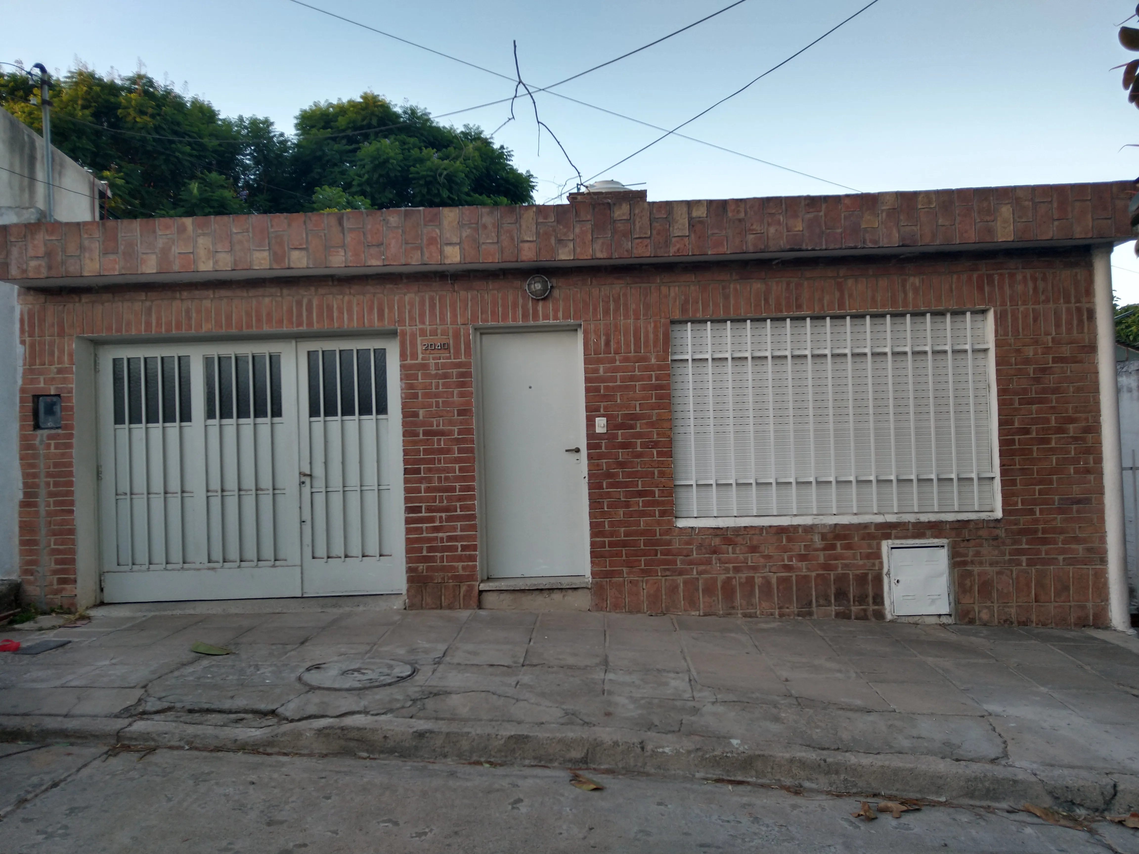 CASA + 4 Deptos. VENTA! OPOR.!