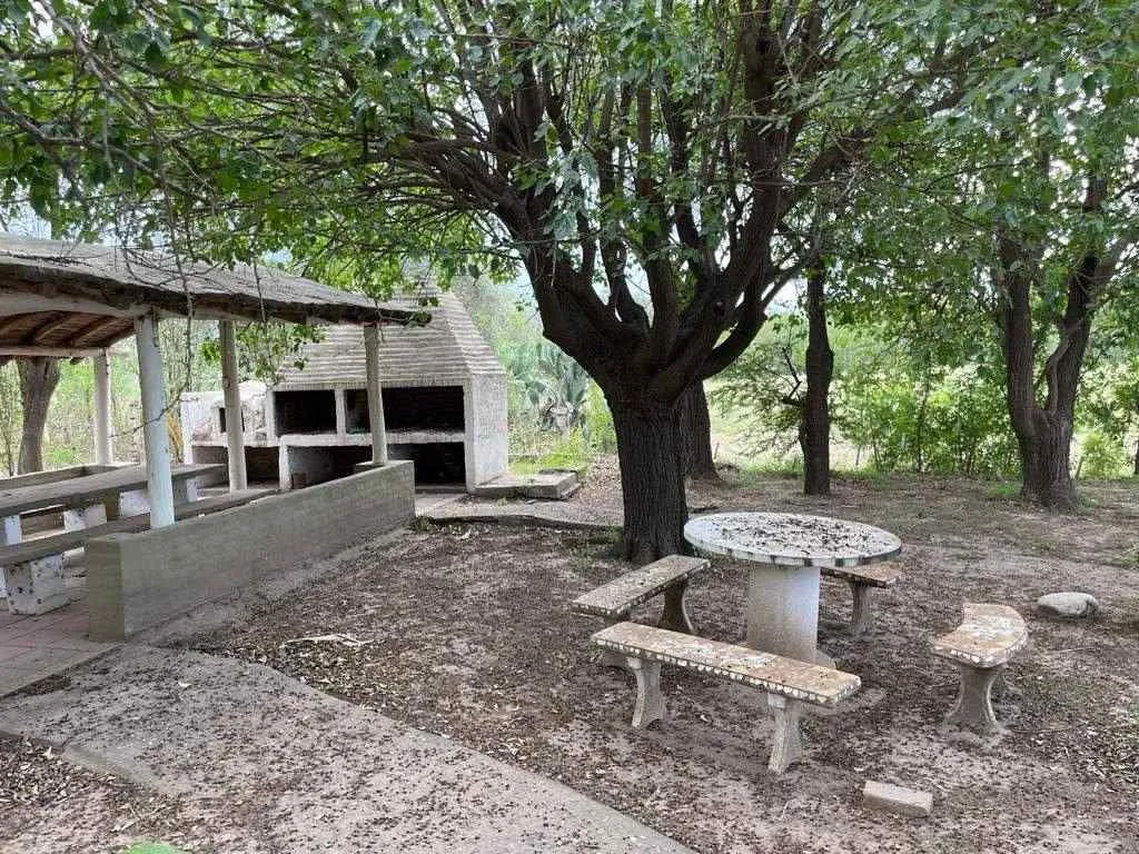 Casa Quinta en Venta con Galpón quincho pileta en Villa Esquiu