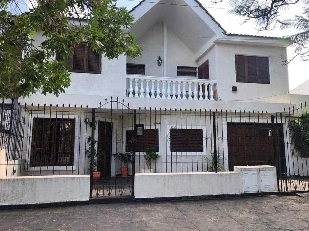 Dos Casas en Una en B Alto Alberdi con Pileta y Quincho. Exc Zona