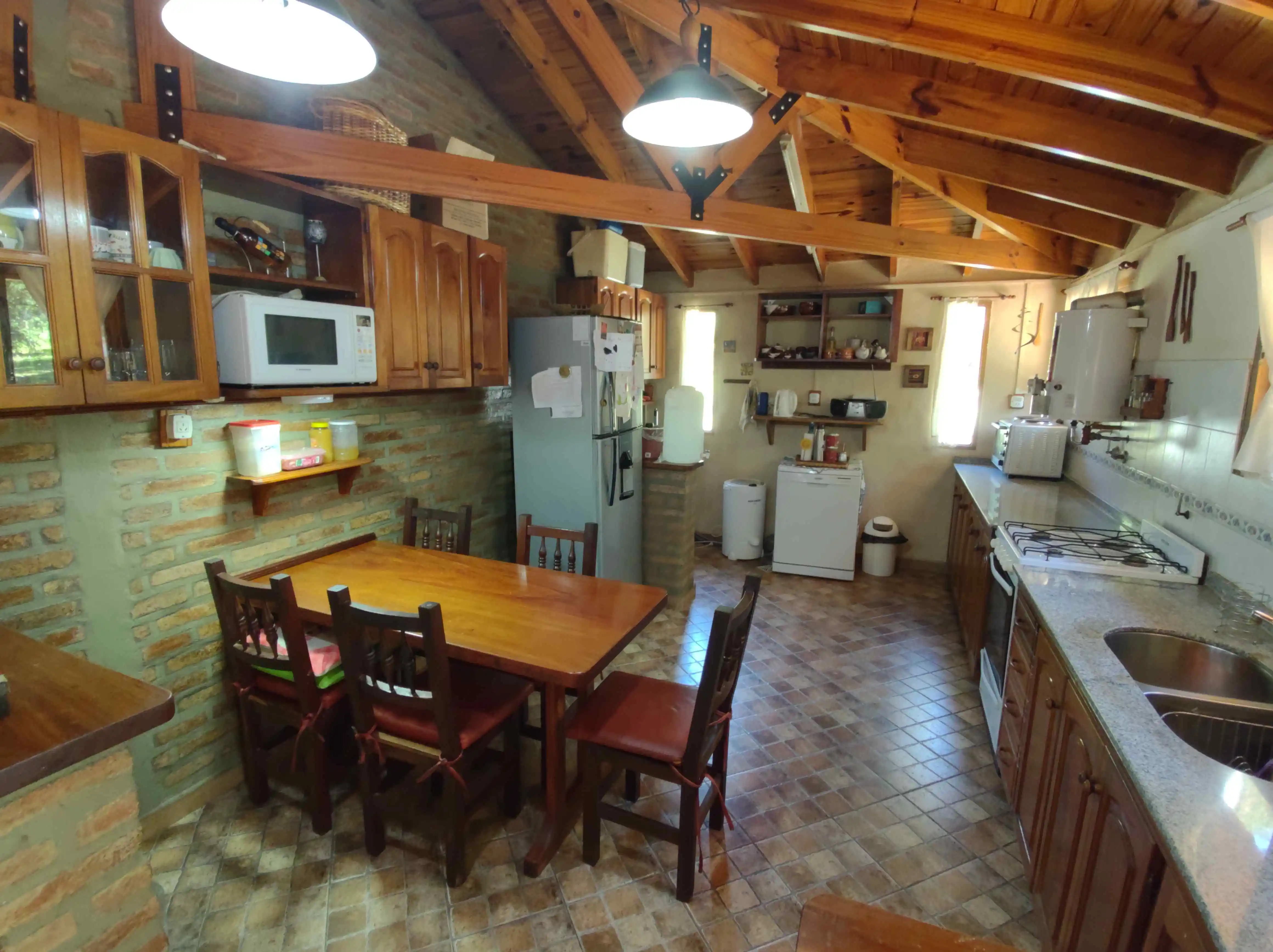 La Granja , Casa 3 dorm en parque de 1 hectárea y media . Pileta, galpón
