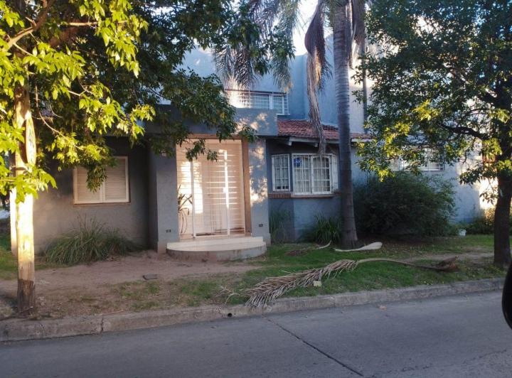 Casa · 350m² · 5 Ambientes · 3 Cocheras