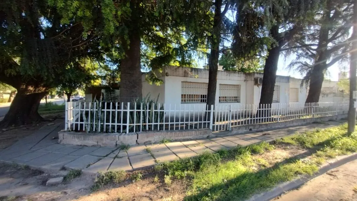 Casa esquina en B° Santa Isabel