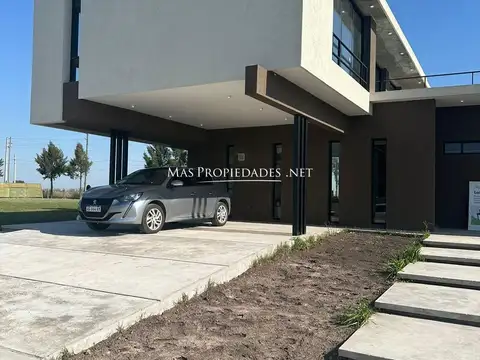 Casa en Venta en San Lucas, Canning