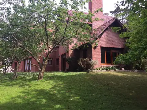 Casa en Venta en Barrio Bosque Peralta Ramos, Mar del Plata