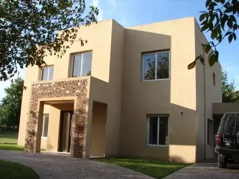 Casa en Venta en Septiembre, Countries y Barrios Cerrados en Escobar