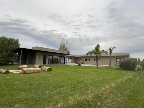 Casa en Venta en Santa Irene, Countries y Barrios Cerrados en Lujan