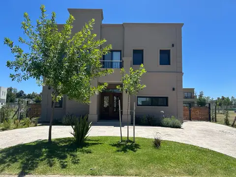 Casa en Venta en Santo Tomas, Countries y Barrios Cerrados en Pilar