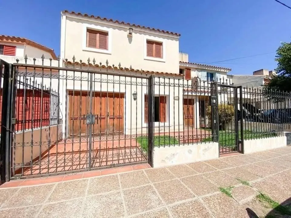 CASA EN VENTA EN BARRIO JUAN B JUSTO